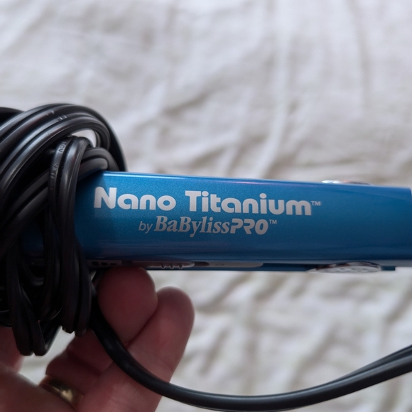 Woman's nano titanium hair curler and straightener - Picture 2 of 2